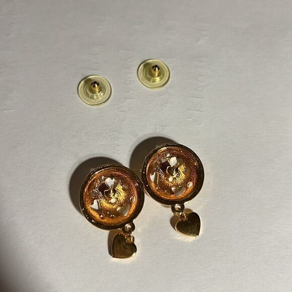 Vintage Avon Open your heart gold tone pierced earrings. - Picture 4 of 5